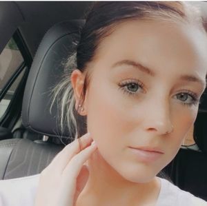 Meet your Posher, Caitlyn